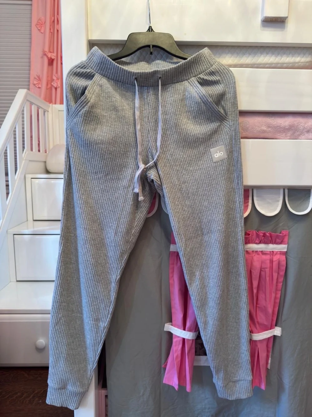ALO Yoga women’s MUSE hoodie & sweatpant  Set – XS